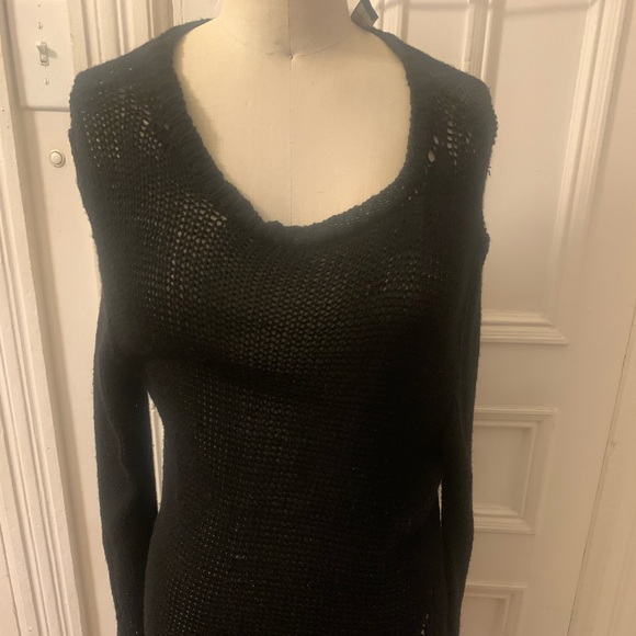 Elegant Black Knit Sweater - Picture 3 of 9